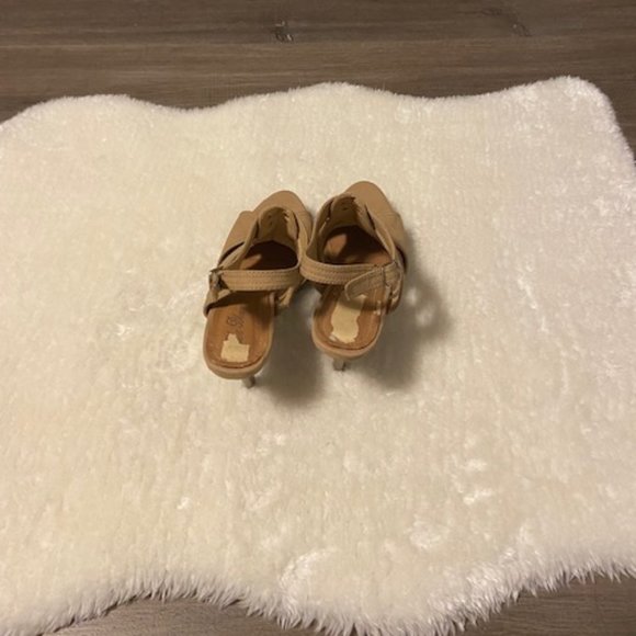 Beige Strapped Heels, Ladies Size 7 1/2 - Picture 3 of 6